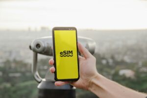 Как не остаться без связи в Чехии: вся правда о eSIM для путешественников